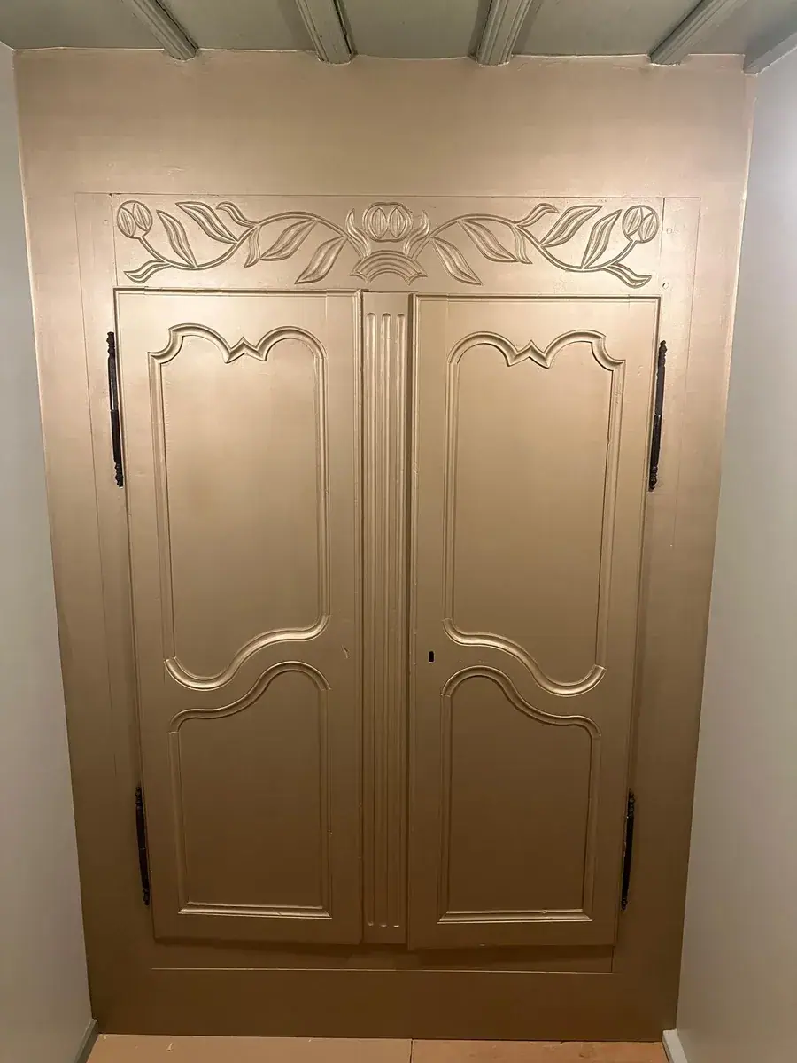 Armoire habit revisitée, Ébénisterie : réalisation Vallotton Menuiserie