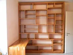 Bibliothèque en hêtre, Ébénisterie : réalisation Vallotton Menuiserie