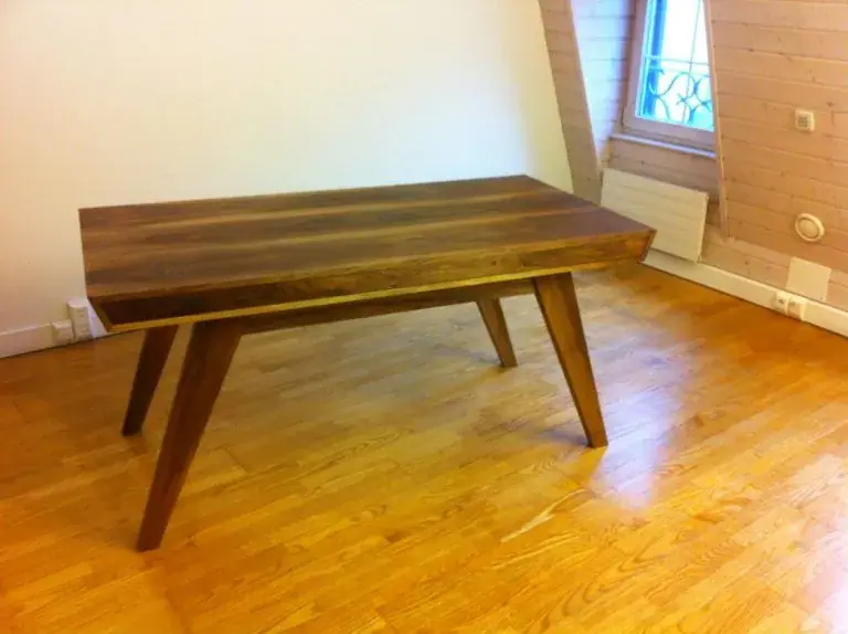 Bureau en noyer massif, Ébénisterie : réalisation Vallotton Menuiserie