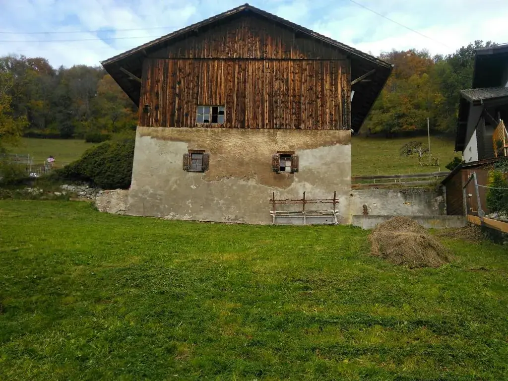 Grange rénovée, avant (Vers-Cort), Rénovation : réalisation Vallotton Menuiserie