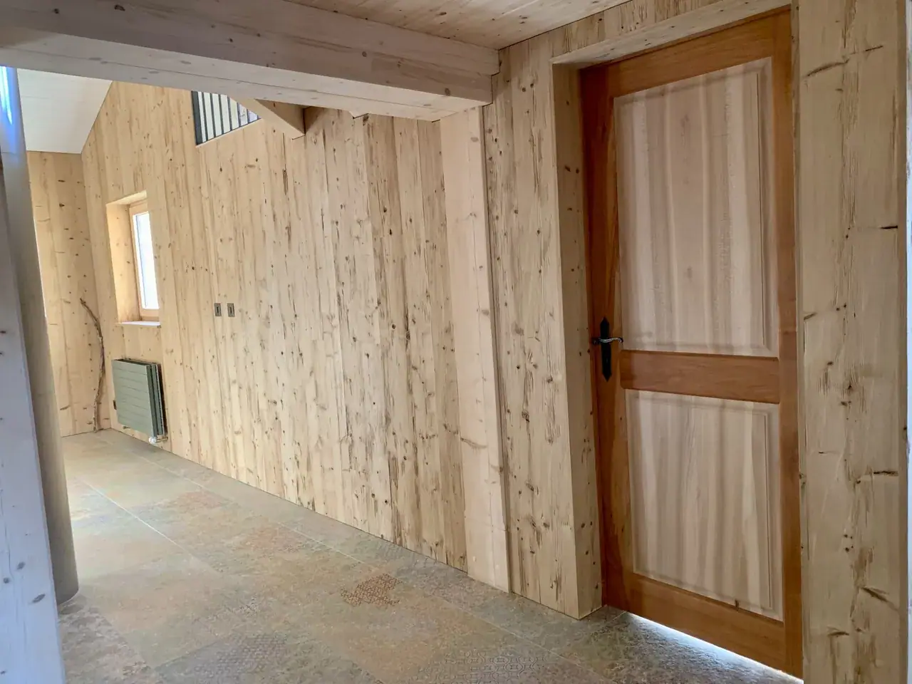 Menuiserie sur mesure en bois massif par Vallotton Menuiserie, Riviera vaudoise